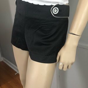 NWT.Bebe POINT TB CLEAN HTPNT Short Color Black White . Size 8.